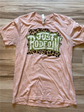 Peach Graphic Tee with Leopard & Green 'Just Rodeo' Print